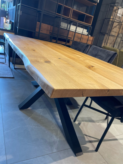 Stół z litego drewna dębowego Live Edge 200 x 105cm Stół z litego drewna dębowego Live Edge 200 x 105cm