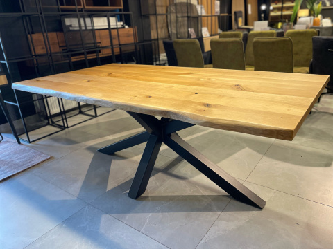 Stół z litego drewna dębowego Live Edge 200 x 105cm Stół z litego drewna dębowego Live Edge 200 x 105cm
