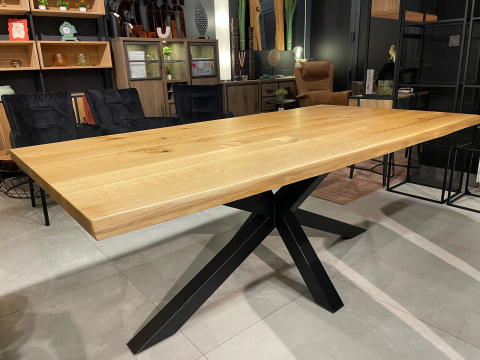 Stół z litego drewna dębowego Live Edge 200 x 105cm Stół z litego drewna dębowego Live Edge 200 x 105cm