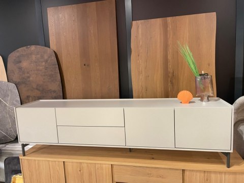 Szafka RTV Xooon Noon 210 cm - możliwość powieszenia. Szafka RTV Xooon Noon 210 cm - możliwość powieszenia.