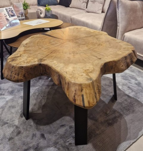 Stolik kawowy z plastra dębu, nieregularny, lakierowany, 115x90 cm gr 10 cm Stolik kawowy z plastra dębu, nieregularny, lakierowany, 115x90 cm gr 10 cm