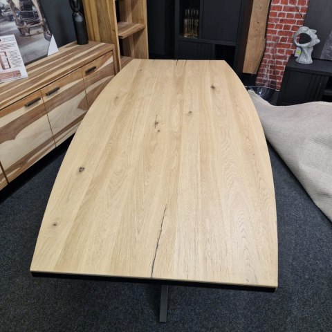 Nowoczesny stół w fornirze dębowym do jadalni FANEUR Xooon 210 x 105 cm z metalową podstawą typu pająk Nowoczesny stół w fornirze dębowym do jadalni FANEUR Xooon 210 x 105 cm z metalową podstawą typu pająk