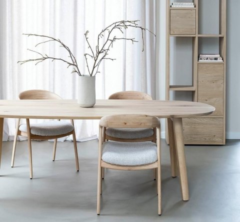 [na zmówienie] Krzesło z podłokietnikami DANTE, tkanina bouclé Creme, nogi z litego dębu