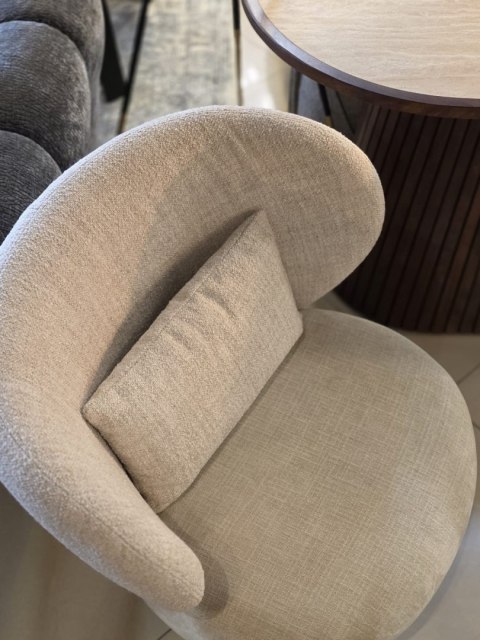 Designerski fotel wypoczynkowy SOLEE XOOON, obrotowy 360°, z poduszką lędźwiową, tkanina Luton i Cadiz, kolor kremowy Designerski fotel wypoczynkowy SOLEE XOOON, obrotowy 360°, z poduszką lędźwiową, tkanina Luton i Cadiz, kolor kremowy