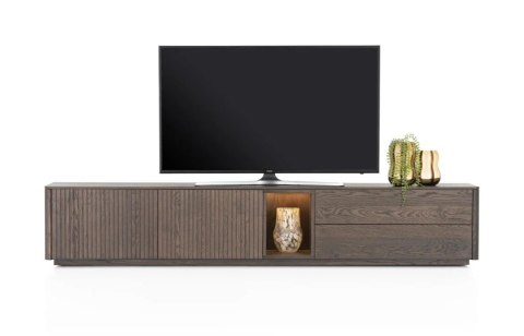 Nowoczesna szafka RTV TRENTON 240 cm, fornir dębowy w kolorze clay, na metalowych nogach lub cokole, z oświetleniem LED. Nowoczesna szafka RTV TRENTON 240 cm, fornir dębowy w kolorze clay, na metalowych nogach lub cokole, z oświetleniem LED.