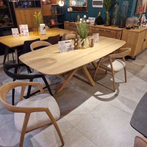 [OD RĘKI] Krzesło z podłokietnikami DANTE, tkanina bouclé 2 kolory, nogi z litego dębu