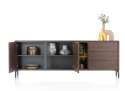 (M, defekt) Komoda TRENTON 210 cm z forniru dębowego w kolorze clay, metalowa podstawa, 2 drzwi, 3 szuflady, 2 nisze LED (M, defekt) Komoda TRENTON 210 cm z forniru dębowego w kolorze clay, metalowa podstawa, 2 drzwi, 3 szuflady, 2 nisze LED