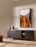 (M, defekt) Komoda TRENTON 210 cm z forniru dębowego w kolorze clay, metalowa podstawa, 2 drzwi, 3 szuflady, 2 nisze LED (M, defekt) Komoda TRENTON 210 cm z forniru dębowego w kolorze clay, metalowa podstawa, 2 drzwi, 3 szuflady, 2 nisze LED