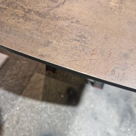 [M, od ręki DEFEKT#1] Największy stół rozkładany Pavalon 200-278x100 cm na centralnej nodze, blat Primo (HPL), kolor rdza, roest