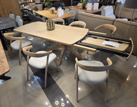 [OD RĘKI] Krzesło skandynawskie Bellami, rama z litego dębu, tkanina szenilowa Livigno - kremowy