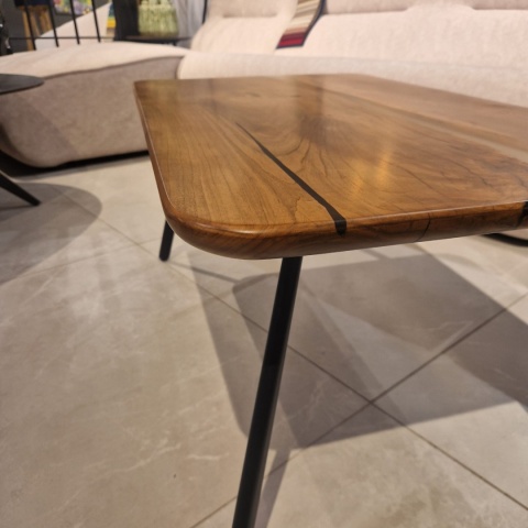 Stolik Kawowy z Litego Drewna Orzechowego z Żywicą Epoksydową 90x50 cm Stolik Kawowy z Litego Drewna Orzechowego z Żywicą Epoksydową 90x50 cm