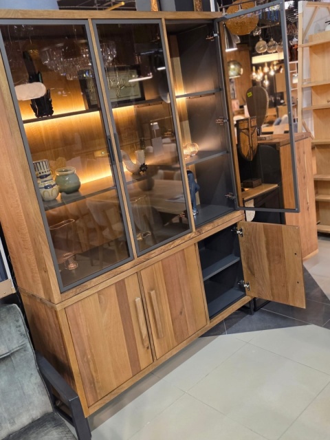 Witryna/Kredens EVEREST 150 cm, 3 szklane drzwi LED, 3 pełne drzwi soft-closing, fornir z dymionego drzewa mango