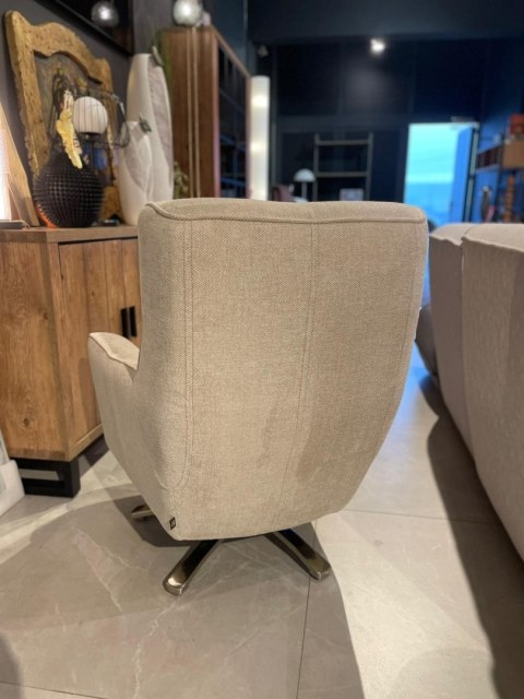 [K] Fotel ROSKILDE, Tapicerka Szenilowa Livigno (Z Meszkiem), Kolor Kremowy