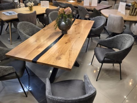 Stół dębowy z rzekami żywicy 'RIVER' 210x100 cm, blat lity dąb, nogi metalowe czarne