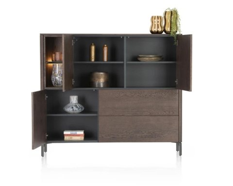 Wysoka komoda / Witryna TRENTON Xooon 153 cm, fornir dębowy, kolor Clay