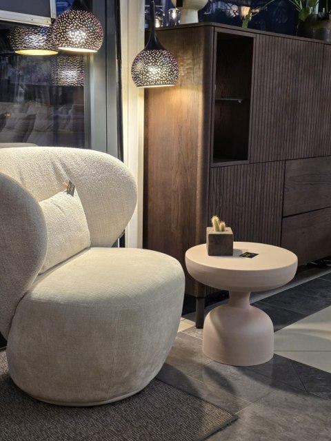 Wysoka komoda / Witryna TRENTON Xooon 153 cm, fornir dębowy, kolor Clay