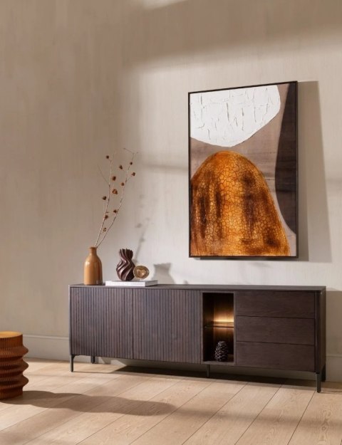 [na zamówienie] Komoda TRENTON 210 cm z forniru dębowego w kolorze clay, metalowa podstawa, 2 drzwi, 3 szuflady, 2 nisze LED