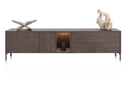 [na zamówienie] Szafka RTV / Lowboard TRENTON 210 cm, Fornir Dębowy Kolor Clay, Lamele, Opcja Cokołu lub Nóżek - XOOON