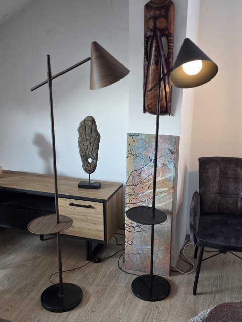 Lampa Podłogowa Daan 176 cm - Brązowa imitacja drewna, Marmurowa Podstawa, Stolik | COCO maison
