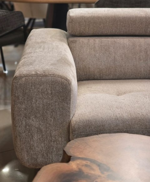 Sofa TALISMAN 2,5-osobowa - Tkanina Szenilowa ENZO - Marka XOOON