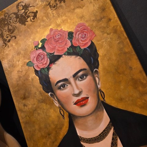 Obraz Ręcznie Malowany "Frida - Złota Pasja" - Akryl na Sklejce [55x75 cm]