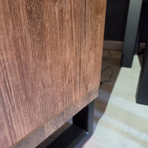 [K, defekt] Kredens Henders& Hazel Pavarotti