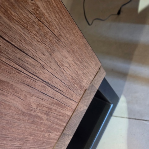 [K, defekt] Kredens Henders& Hazel Pavarotti