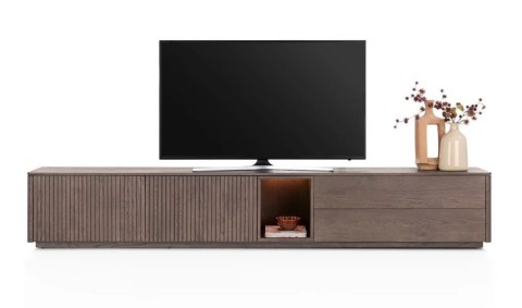[od ręki] Szafka RTV Lowboard TRENTON 270 cm - XOOON | Fornir Dębowy Clay, Podświetlenie LED, System Push-to-Open
