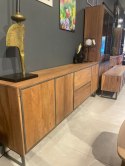[K, defekt] Industrialna komoda TRAPANI 240 cm, fornir z mango 'smoked' na metalowej podstawie.