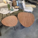 Zestaw Organicznych Stolików Kawowych PIATTO (Set 2 szt.) – Blat HPL Primo Laminato Walnut (Optyka Drewna Orzechowego)