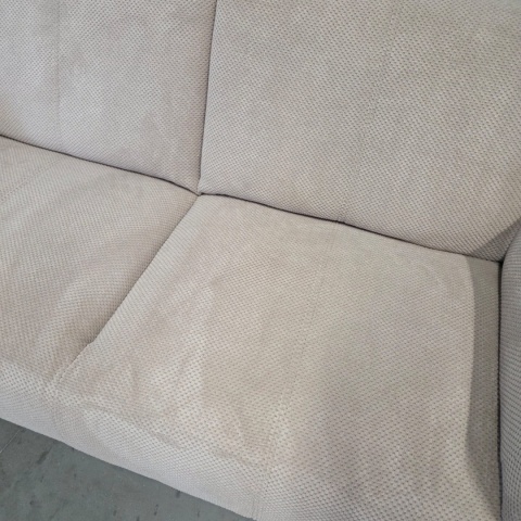 [od ręki] Sofa Dwuosobowa VENTO 160 cm – Sprężyny Kieszeniowe – Jasnobeżowa Tkanina Strukturalna – Czarne Metalowe Nóżki