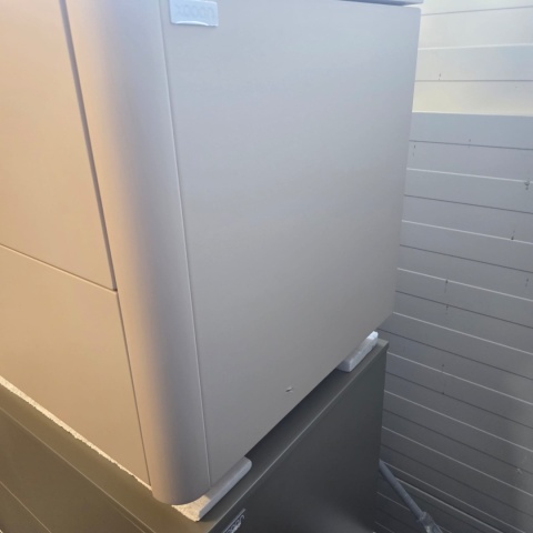 [od ręki] Szafka RTV Lowboard TRENTINO 210 cm – Lakierowany MDF Crème – Oświetlenie LED – System Push-to-Open
