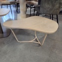 Designerski Organiczny Stolik Kawowy AMALFI 75 x 57 cm – Jasny Blat Ceramiczny ze Zintegrowanym Podkładem Stabilizującym