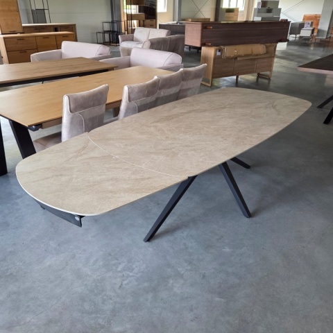 [od ręki, defekt] Rozkładany Stół Ceramiczny LATTINA 200-300 cm – Ceramic Marble Creme (Efekt Marmuru) – Czarne Metalowe Nogi