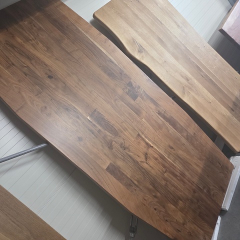 [od ręki] Stół Jadalniany QUEBEC 240x110 cm – Egzotyczne Drewno Kikar – Centralna Metalowa Noga Pająk – Henders & Hazel