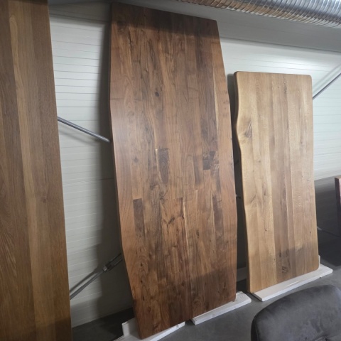 [od ręki] Stół Jadalniany QUEBEC 240x110 cm – Egzotyczne Drewno Kikar – Centralna Metalowa Noga Pająk – Henders & Hazel