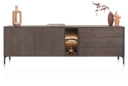 [OD RĘKI] Duża Komoda / Kredens TRENTON 240 cm, Fornir Dębowy Kolor Clay, Lamele, 2 Drzwi, 3 Szuflady, Wnęki LED