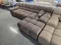 Narożnik w kształcie litery L BOCCA LOUNGE (265 x 162 cm, prawy) – ciemnobeżowy welur (Velvet Dark Beige), pikowany