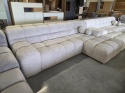 Narożnik w kształcie litery L BOCCA LOUNGE (265 x 162 cm, prawy) – puszysta tkanina bouclé toffee, pikowany