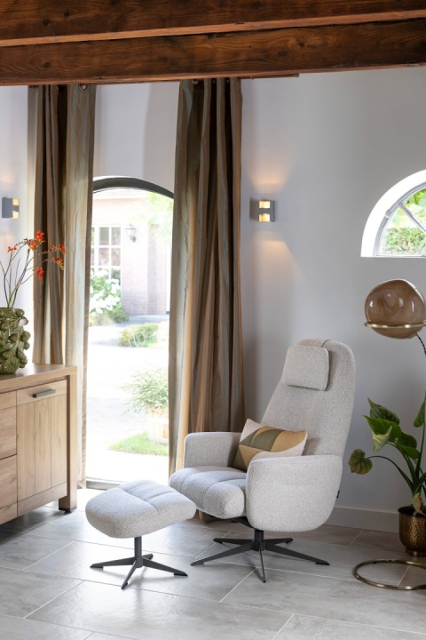 Obrotowy Fotel Relaksacyjny z Podnóżkiem TORINO – Tkanina Bukla Cloudy Beige & Czarna Podstawa – Henders & Hazel