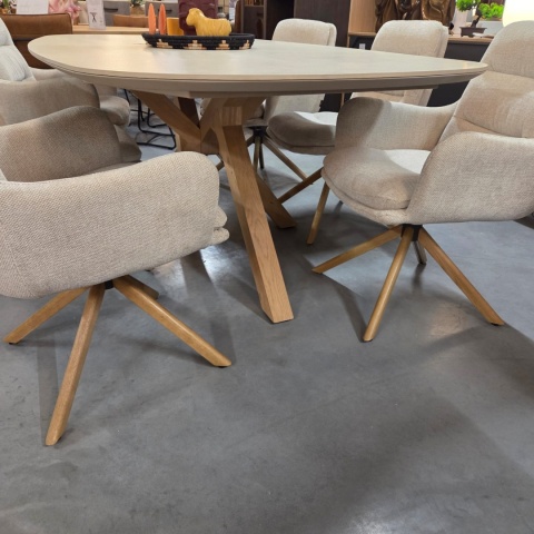 [od ręki] Stół do jadalni Himalaya 210 x 120 cm – owalny blat ceramiczny, dębowa podstawa (Henders & Hazel)