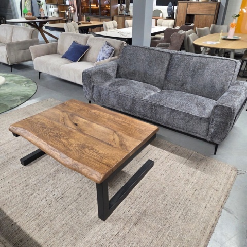Stolik kawowy RAW OAK 110 x 85 cm – lity dąb, blat 5 cm, lakierowany, czarna stalowa podstawa