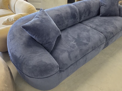 Sofa 4-osobowa AURA LOUNGE (265 cm) – ciemnogranatowy sztruks (Cord Velvet), obła sylwetka