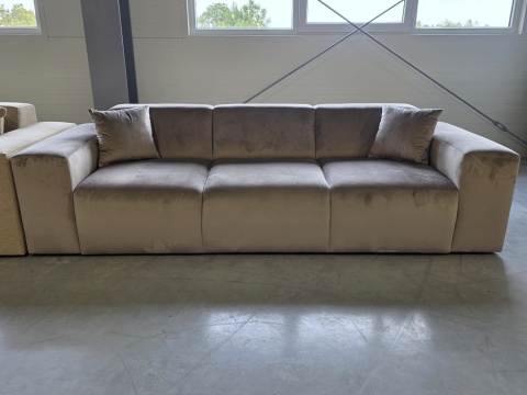 Sofa 4-osobowa MILANO LOUNGE (251 cm) – welur ciemny beż, niski profil