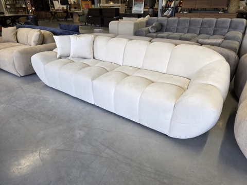 Sofa 4-osobowa MIRA LOUNGE (265 cm) – welur Opera Cream, łagodny profil