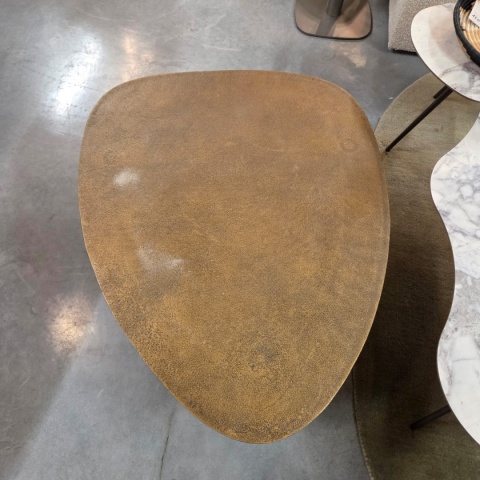 [defekt] Stolik Kawowy DORVAL 105x82 cm (Organiczny Kształt, Ręcznie Wykończony Metal Antique Gold) - Henders & Hazel
