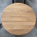 Stolik kawowy OAKLINE (Średnica 90 cm) – lity dąb 4 cm, skośne nogi czarne (Standard 4-Leg)