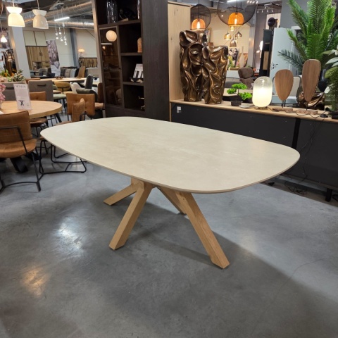 [na zamówienie] Stół do jadalni Himalaya 240 x 120 cm – owalny blat ceramiczny, dębowa podstawa (Henders & Hazel)