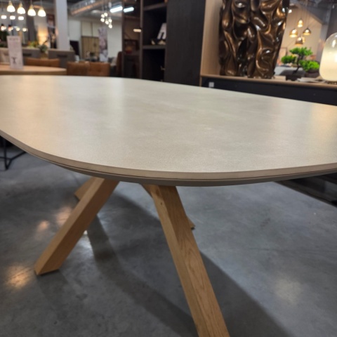 [na zamówienie] Stół do jadalni Himalaya 210 x 120 cm – owalny blat ceramiczny, dębowa podstawa (Henders & Hazel)