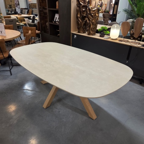[na zamówienie] Stół do jadalni Himalaya 210 x 120 cm – owalny blat ceramiczny, dębowa podstawa (Henders & Hazel)
